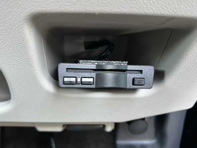 ダイハツ キャスト スタイル X 静岡県 2018(平30)年 7.5万km ブラックマイカメタリック 社外ナビ/・CD/DVD/USB/Bluetooth/SD/ipod/主要装備/・ＥＴＣ　/・ステアリングリモコン　/・アイドリングストップ　/・プッシュスタート　/・パワーステアリング　/・スマートキー　/・パワーウィンド　/・純正アルミキャップ　/・オートライト　/・横滑り防止　/・盗難防止装置　/・ハロゲンヘッドライト