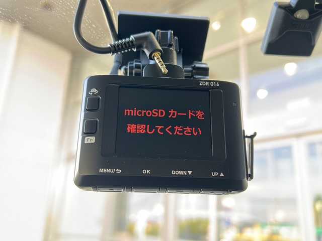 ダイハツ キャスト スタイル X 静岡県 2018(平30)年 7.5万km ブラックマイカメタリック 社外ナビ/・CD/DVD/USB/Bluetooth/SD/ipod/主要装備/・ＥＴＣ　/・ステアリングリモコン　/・アイドリングストップ　/・プッシュスタート　/・パワーステアリング　/・スマートキー　/・パワーウィンド　/・純正アルミキャップ　/・オートライト　/・横滑り防止　/・盗難防止装置　/・ハロゲンヘッドライト