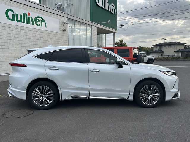 トヨタ ハリアー Z レザーパッケージ 香川県 2023(令5)年 3.1万km 白 T-Connect SDナビ＋JBLプレミアムサウンドシステム（フルセグTV/BT)/アラウンドビューモニター/ヘッドアップディスプレイ/ブラインドスポットモニター/デジタルインナーミラー/ステアリングヒーター/モデリスタ（フロント，サイド，リア）/ガラスルーフ/電動リアゲート/パワーシート/シートヒーター/コーナーセンサー/シートメモリー/ビルトインETC2.0/LEDヘッドライト