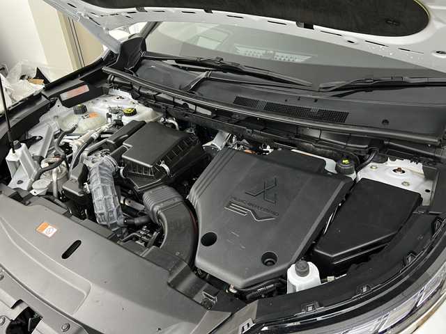 三菱 アウトランダー ＰＨＥＶ P 宮城県 2022(令4)年 6.2万km ホワイトダイヤモンド 禁煙車/BOSEサウンドスピーカー/マルチビューモニター/マイパイロット/三菱e-Assist/・衝突軽減ブレーキ/・車線逸脱警報/・ブラインドスポットモニター/・リアクロストラフィックアラート/・オートハイビーム/・ヘッドアップディスプレイ/純正ナビ/・BT.USB.スマホ連携/フルセグTV/レザーシート/・前席パワーシート（D席メモリー付）/・シートヒーター（1/2列目）/パワーバックドア/ビルトインETC2.0/パドルシフト/ステアリングヒーター/ステアリングスイッチ/横滑り防止装置/AC1500W充電/LEDヘッドライト/LEDフォグランプ/プッシュスタート/スマートキー/純正20インチアルミホイール/純正フロアマット