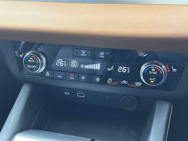 三菱 アウトランダー ＰＨＥＶ P 宮城県 2022(令4)年 6.2万km ホワイトダイヤモンド 禁煙車/BOSEサウンドスピーカー/マルチビューモニター/マイパイロット/三菱e-Assist/・衝突軽減ブレーキ/・車線逸脱警報/・ブラインドスポットモニター/・リアクロストラフィックアラート/・オートハイビーム/・ヘッドアップディスプレイ/純正ナビ/・BT.USB.スマホ連携/フルセグTV/レザーシート/・前席パワーシート（D席メモリー付）/・シートヒーター（1/2列目）/パワーバックドア/ビルトインETC2.0/パドルシフト/ステアリングヒーター/ステアリングスイッチ/横滑り防止装置/AC1500W充電/LEDヘッドライト/LEDフォグランプ/プッシュスタート/スマートキー/純正20インチアルミホイール/純正フロアマット