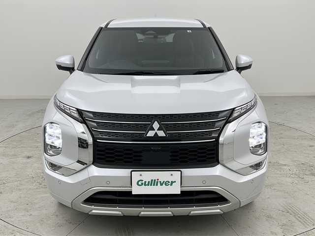三菱 アウトランダー ＰＨＥＶ P 宮城県 2022(令4)年 6.2万km ホワイトダイヤモンド 禁煙車/BOSEサウンドスピーカー/マルチビューモニター/マイパイロット/三菱e-Assist/・衝突軽減ブレーキ/・車線逸脱警報/・ブラインドスポットモニター/・リアクロストラフィックアラート/・オートハイビーム/・ヘッドアップディスプレイ/純正ナビ/・BT.USB.スマホ連携/フルセグTV/レザーシート/・前席パワーシート（D席メモリー付）/・シートヒーター（1/2列目）/パワーバックドア/ビルトインETC2.0/パドルシフト/ステアリングヒーター/ステアリングスイッチ/横滑り防止装置/AC1500W充電/LEDヘッドライト/LEDフォグランプ/プッシュスタート/スマートキー/純正20インチアルミホイール/純正フロアマット