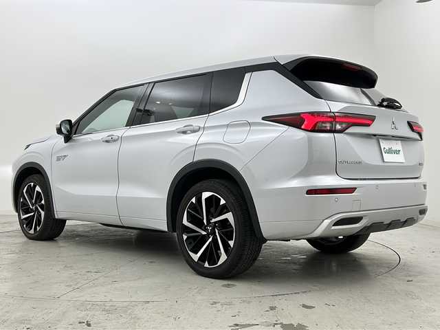 三菱 アウトランダー ＰＨＥＶ P 宮城県 2022(令4)年 6.2万km ホワイトダイヤモンド 禁煙車/BOSEサウンドスピーカー/マルチビューモニター/マイパイロット/三菱e-Assist/・衝突軽減ブレーキ/・車線逸脱警報/・ブラインドスポットモニター/・リアクロストラフィックアラート/・オートハイビーム/・ヘッドアップディスプレイ/純正ナビ/・BT.USB.スマホ連携/フルセグTV/レザーシート/・前席パワーシート（D席メモリー付）/・シートヒーター（1/2列目）/パワーバックドア/ビルトインETC2.0/パドルシフト/ステアリングヒーター/ステアリングスイッチ/横滑り防止装置/AC1500W充電/LEDヘッドライト/LEDフォグランプ/プッシュスタート/スマートキー/純正20インチアルミホイール/純正フロアマット