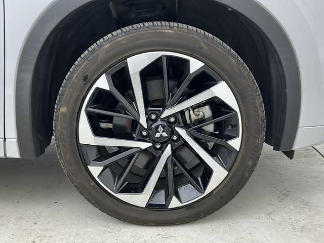 三菱 アウトランダー ＰＨＥＶ P 宮城県 2022(令4)年 6.2万km ホワイトダイヤモンド 禁煙車/BOSEサウンドスピーカー/マルチビューモニター/マイパイロット/三菱e-Assist/・衝突軽減ブレーキ/・車線逸脱警報/・ブラインドスポットモニター/・リアクロストラフィックアラート/・オートハイビーム/・ヘッドアップディスプレイ/純正ナビ/・BT.USB.スマホ連携/フルセグTV/レザーシート/・前席パワーシート（D席メモリー付）/・シートヒーター（1/2列目）/パワーバックドア/ビルトインETC2.0/パドルシフト/ステアリングヒーター/ステアリングスイッチ/横滑り防止装置/AC1500W充電/LEDヘッドライト/LEDフォグランプ/プッシュスタート/スマートキー/純正20インチアルミホイール/純正フロアマット