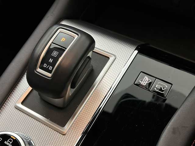 三菱 アウトランダー ＰＨＥＶ P 宮城県 2022(令4)年 6.2万km ホワイトダイヤモンド 禁煙車/BOSEサウンドスピーカー/マルチビューモニター/マイパイロット/三菱e-Assist/・衝突軽減ブレーキ/・車線逸脱警報/・ブラインドスポットモニター/・リアクロストラフィックアラート/・オートハイビーム/・ヘッドアップディスプレイ/純正ナビ/・BT.USB.スマホ連携/フルセグTV/レザーシート/・前席パワーシート（D席メモリー付）/・シートヒーター（1/2列目）/パワーバックドア/ビルトインETC2.0/パドルシフト/ステアリングヒーター/ステアリングスイッチ/横滑り防止装置/AC1500W充電/LEDヘッドライト/LEDフォグランプ/プッシュスタート/スマートキー/純正20インチアルミホイール/純正フロアマット