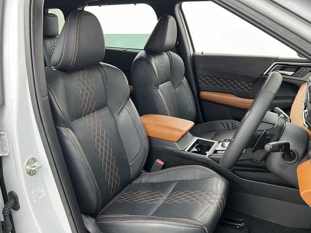 三菱 アウトランダー ＰＨＥＶ P 宮城県 2022(令4)年 6.2万km ホワイトダイヤモンド 禁煙車/BOSEサウンドスピーカー/マルチビューモニター/マイパイロット/三菱e-Assist/・衝突軽減ブレーキ/・車線逸脱警報/・ブラインドスポットモニター/・リアクロストラフィックアラート/・オートハイビーム/・ヘッドアップディスプレイ/純正ナビ/・BT.USB.スマホ連携/フルセグTV/レザーシート/・前席パワーシート（D席メモリー付）/・シートヒーター（1/2列目）/パワーバックドア/ビルトインETC2.0/パドルシフト/ステアリングヒーター/ステアリングスイッチ/横滑り防止装置/AC1500W充電/LEDヘッドライト/LEDフォグランプ/プッシュスタート/スマートキー/純正20インチアルミホイール/純正フロアマット