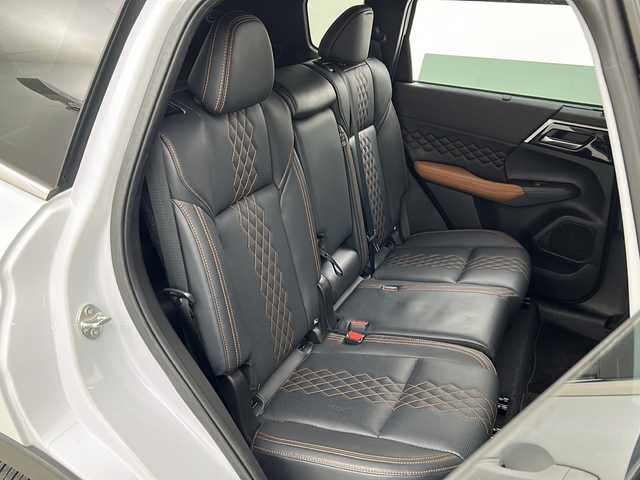 三菱 アウトランダー ＰＨＥＶ P 宮城県 2022(令4)年 6.2万km ホワイトダイヤモンド 禁煙車/BOSEサウンドスピーカー/マルチビューモニター/マイパイロット/三菱e-Assist/・衝突軽減ブレーキ/・車線逸脱警報/・ブラインドスポットモニター/・リアクロストラフィックアラート/・オートハイビーム/・ヘッドアップディスプレイ/純正ナビ/・BT.USB.スマホ連携/フルセグTV/レザーシート/・前席パワーシート（D席メモリー付）/・シートヒーター（1/2列目）/パワーバックドア/ビルトインETC2.0/パドルシフト/ステアリングヒーター/ステアリングスイッチ/横滑り防止装置/AC1500W充電/LEDヘッドライト/LEDフォグランプ/プッシュスタート/スマートキー/純正20インチアルミホイール/純正フロアマット