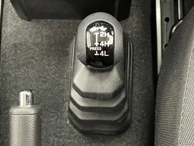 スズキ ジムニー XC 愛知県 2020(令2)年 4.1万km ピュアホワイトP 社外ナビ　シートヒーター　バックカメラ　禁煙　ＴＶ　ＤＶＤ再生　ドラレコ　ＥＴＣ　追従クルコン　衝突軽減　車線逸脱　ＬＥＤオートライト　フォグランプ　ミラーヒーター　純正フロアマット　プッシュスタート　スマートキー　デュアルセンサーブレーキサポート　純正アルミ　Bluetooth　純正マッドフラップ