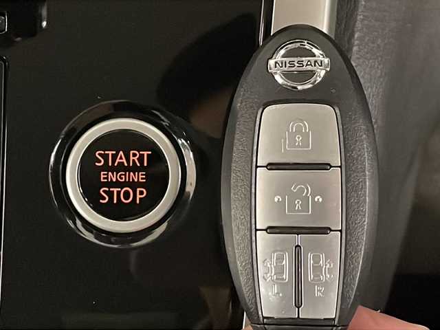 日産 セレナ ハイウェイスターVセレクションⅡ 熊本県 2019(平31)年 5.9万km ダイヤモンドブラック 純正9インチナビ/フルセグTV/パワースライドドア（両側）/バックカメラ/ビルトインETC/インテリジェントアラウンドビューモニター/エマージェンシーブレーキ/クルーズコントロール/LEDヘッドランプ/オートライト/純正16インチアルミ/革巻きステアリング/オートエアコン/インテリジェントキー/禁煙車