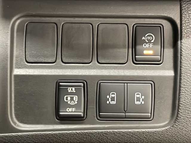日産 セレナ ハイウェイスターVセレクションⅡ 熊本県 2019(平31)年 5.9万km ダイヤモンドブラック 純正9インチナビ/フルセグTV/パワースライドドア（両側）/バックカメラ/ビルトインETC/インテリジェントアラウンドビューモニター/エマージェンシーブレーキ/クルーズコントロール/LEDヘッドランプ/オートライト/純正16インチアルミ/革巻きステアリング/オートエアコン/インテリジェントキー/禁煙車