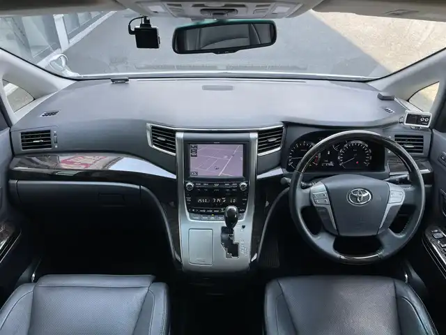 トヨタ ヴェルファイア 2．4Z Gエディション 道央・札幌 2012(平24)年 5.8万km ホワイトパールクリスタルシャイン ４WD/純正ディーラーOPナビ/CD/DVD/BT/フルセグ/横滑り防止装置/クルーズコントロール/クリアランスソナー/バックカメラ/ビルトインETC/ドライブレコーダー/ECOMODE/デフロック/両側パワースライドドア/パワーバックドア/前席/２列目パワーシート/前席シートヒーター/D席メモリーシート/N席/２列目オットマン/レザーシート/革巻きウッドコンビステアリング/ステアリングリモコン/AC100V/自動防眩ミラー/MTモード付AT/nanoe/レーダー探知機/プッシュスタート/スマートキー/HIDヘッドライト/オートライト/フォグランプ/電動格納ミラー/ウィンカーミラー/純正フロアマット/ドアバイザー