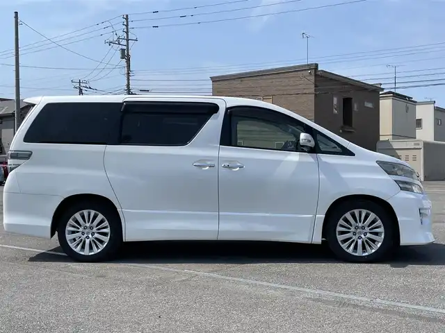 トヨタ ヴェルファイア 2．4Z Gエディション 道央・札幌 2012(平24)年 5.8万km ホワイトパールクリスタルシャイン ４WD/純正ディーラーOPナビ/CD/DVD/BT/フルセグ/横滑り防止装置/クルーズコントロール/クリアランスソナー/バックカメラ/ビルトインETC/ドライブレコーダー/ECOMODE/デフロック/両側パワースライドドア/パワーバックドア/前席/２列目パワーシート/前席シートヒーター/D席メモリーシート/N席/２列目オットマン/レザーシート/革巻きウッドコンビステアリング/ステアリングリモコン/AC100V/自動防眩ミラー/MTモード付AT/nanoe/レーダー探知機/プッシュスタート/スマートキー/HIDヘッドライト/オートライト/フォグランプ/電動格納ミラー/ウィンカーミラー/純正フロアマット/ドアバイザー