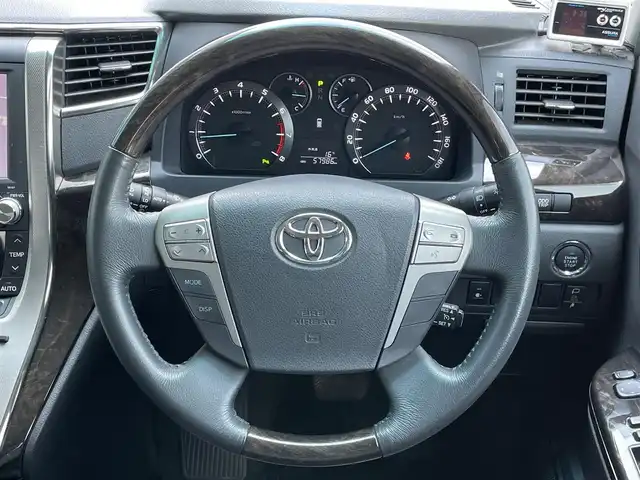 トヨタ ヴェルファイア 2．4Z Gエディション 道央・札幌 2012(平24)年 5.8万km ホワイトパールクリスタルシャイン ４WD/純正ディーラーOPナビ/CD/DVD/BT/フルセグ/横滑り防止装置/クルーズコントロール/クリアランスソナー/バックカメラ/ビルトインETC/ドライブレコーダー/ECOMODE/デフロック/両側パワースライドドア/パワーバックドア/前席/２列目パワーシート/前席シートヒーター/D席メモリーシート/N席/２列目オットマン/レザーシート/革巻きウッドコンビステアリング/ステアリングリモコン/AC100V/自動防眩ミラー/MTモード付AT/nanoe/レーダー探知機/プッシュスタート/スマートキー/HIDヘッドライト/オートライト/フォグランプ/電動格納ミラー/ウィンカーミラー/純正フロアマット/ドアバイザー