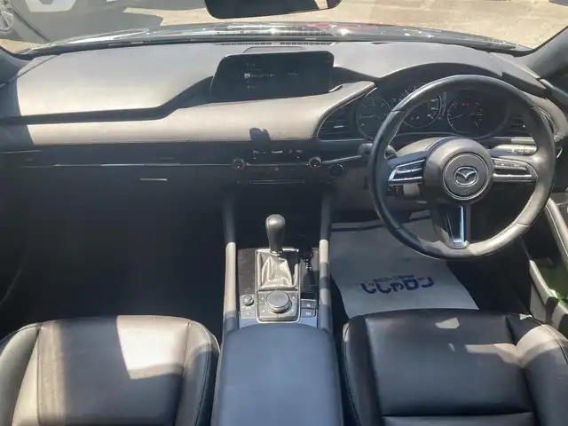 マツダ マツダ３ファストバック XD Lパッケージ 静岡県 2019(令1)年 14.7万km チタニウムフラッシュマイカ (株)IDOMが運営する【じしゃロン焼津店】の自社ローン専用車両になります。こちらは現金またはオートローンご利用時の価格です。自社ローンご希望の方は別途その旨お申付け下さい/【じしゃロン個店占有の為　落札禁止】/BOSEサウンドシステム/マツダ純正ナビ/FM/AM/フルセグ/CD/DVD/USB/HDMI/Bluetooth/360セーフティーパッケージ（アラウンドビューモニター）/i-ACTIVSENSEスイッチ/・車線逸脱警報システム/・ブラインドスポットモニタリング (BSM)/・レーンキープアシストシステム (LAS)/・スマートブレーキサポート (SBS)/前後ドライブレコーダー/レーダークルーズコントロール/ETC/ディーゼル/ターボ/レザーシート/D席パワーシート/シートメモリー/D/N席シートヒーター/ステアリングヒーター/電子パーキング/プッシュスタート/スマートキー/スペアキー1本/取説/保証書