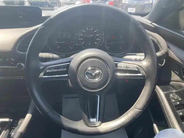マツダ マツダ３ファストバック XD Lパッケージ 静岡県 2019(令1)年 14.7万km チタニウムフラッシュマイカ (株)IDOMが運営する【じしゃロン焼津店】の自社ローン専用車両になります。こちらは現金またはオートローンご利用時の価格です。自社ローンご希望の方は別途その旨お申付け下さい/【じしゃロン個店占有の為　落札禁止】/BOSEサウンドシステム/マツダ純正ナビ/FM/AM/フルセグ/CD/DVD/USB/HDMI/Bluetooth/360セーフティーパッケージ（アラウンドビューモニター）/i-ACTIVSENSEスイッチ/・車線逸脱警報システム/・ブラインドスポットモニタリング (BSM)/・レーンキープアシストシステム (LAS)/・スマートブレーキサポート (SBS)/前後ドライブレコーダー/レーダークルーズコントロール/ETC/ディーゼル/ターボ/レザーシート/D席パワーシート/シートメモリー/D/N席シートヒーター/ステアリングヒーター/電子パーキング/プッシュスタート/スマートキー/スペアキー1本/取説/保証書