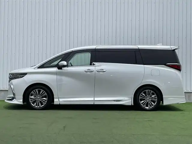トヨタ アルファードハイブリット Z 香川県 2023(令5)年 1.6万km プラチナホワイトパールマイカ 登録時走行距離：15393km/メーカー純正ナビ/　BT フルセグTV/全方位カメラ/フリップダウンモニター/モデリスタエアロ/左右独立稼働型ムーンルーフ/ブラックレザーシート/シートベンチレーション/パワーシート/シートメモリ/オットマン/電動シェード/プリクラッシュセーフティシステム/レーンキープアシスト/レーダークルーズコントロール/クリアランスソナー/ブラインドスポットモニター/ヘッドアップディスプレイ/オートハイビーム/LEDヘッドライト/オートライト/フォグランプ/前後ドライブレコーダー/ビルトインETC2.0/MTモード付AT/横滑り防止装置/オートホールド機能付き電子パーキングブレーキ/置くだけ充電/AC100V充電/木目革巻きコンビステアリング/ステアリングスイッチ/ステアリングヒーター/プッシュスタート/スマートキー