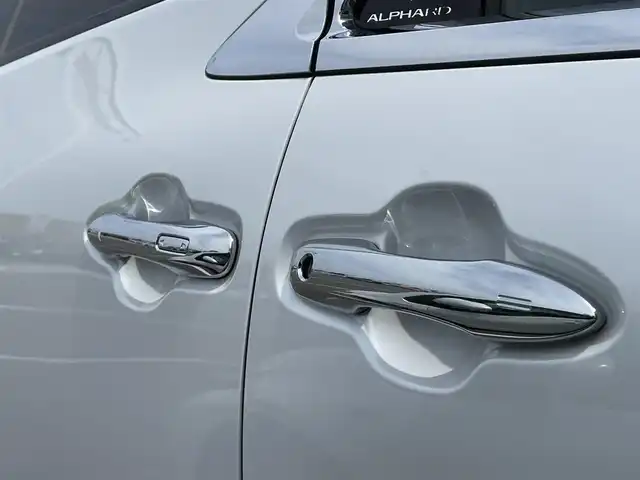トヨタ アルファードハイブリット Z 香川県 2023(令5)年 1.6万km プラチナホワイトパールマイカ 登録時走行距離：15393km/メーカー純正ナビ/　BT フルセグTV/全方位カメラ/フリップダウンモニター/モデリスタエアロ/左右独立稼働型ムーンルーフ/ブラックレザーシート/シートベンチレーション/パワーシート/シートメモリ/オットマン/電動シェード/プリクラッシュセーフティシステム/レーンキープアシスト/レーダークルーズコントロール/クリアランスソナー/ブラインドスポットモニター/ヘッドアップディスプレイ/オートハイビーム/LEDヘッドライト/オートライト/フォグランプ/前後ドライブレコーダー/ビルトインETC2.0/MTモード付AT/横滑り防止装置/オートホールド機能付き電子パーキングブレーキ/置くだけ充電/AC100V充電/木目革巻きコンビステアリング/ステアリングスイッチ/ステアリングヒーター/プッシュスタート/スマートキー