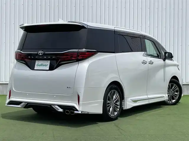 トヨタ アルファードハイブリット Z 香川県 2023(令5)年 1.6万km プラチナホワイトパールマイカ 登録時走行距離：15393km/メーカー純正ナビ/　BT フルセグTV/全方位カメラ/フリップダウンモニター/モデリスタエアロ/左右独立稼働型ムーンルーフ/ブラックレザーシート/シートベンチレーション/パワーシート/シートメモリ/オットマン/電動シェード/プリクラッシュセーフティシステム/レーンキープアシスト/レーダークルーズコントロール/クリアランスソナー/ブラインドスポットモニター/ヘッドアップディスプレイ/オートハイビーム/LEDヘッドライト/オートライト/フォグランプ/前後ドライブレコーダー/ビルトインETC2.0/MTモード付AT/横滑り防止装置/オートホールド機能付き電子パーキングブレーキ/置くだけ充電/AC100V充電/木目革巻きコンビステアリング/ステアリングスイッチ/ステアリングヒーター/プッシュスタート/スマートキー