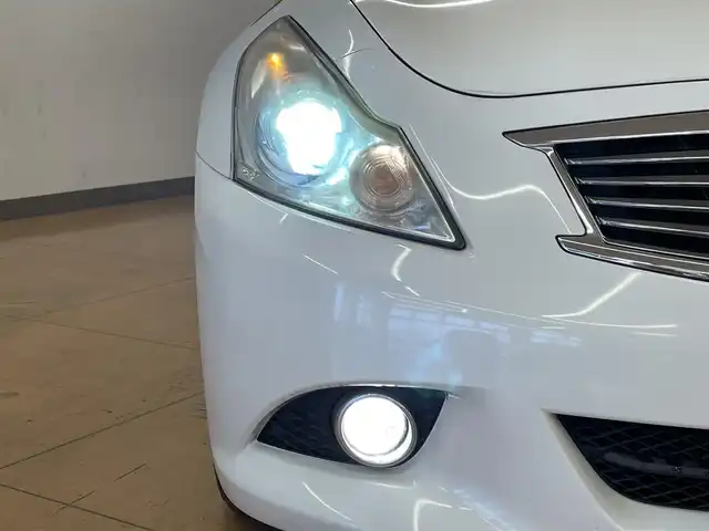 日産 スカイライン 250GT 群馬県 2012(平24)年 4.8万km クリスタルホワイトパール 純正ナビ/・CD/DVD/・BT/AUX/フルセグTV/・AM.FM/バック/サイドカメラ/前席パワーシート/ハーフレザーシート/革巻きステアリング/ステアリングスイッチ/HIDヘッドライト/フォグランプ/オートライト/スマートキー/プッシュスタート/純正17インチAW/VDC/ドアバイザー/フロアマット/電動格納ミラー