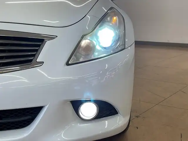 日産 スカイライン 250GT 群馬県 2012(平24)年 4.8万km クリスタルホワイトパール 純正ナビ/・CD/DVD/・BT/AUX/フルセグTV/・AM.FM/バック/サイドカメラ/前席パワーシート/ハーフレザーシート/革巻きステアリング/ステアリングスイッチ/HIDヘッドライト/フォグランプ/オートライト/スマートキー/プッシュスタート/純正17インチAW/VDC/ドアバイザー/フロアマット/電動格納ミラー