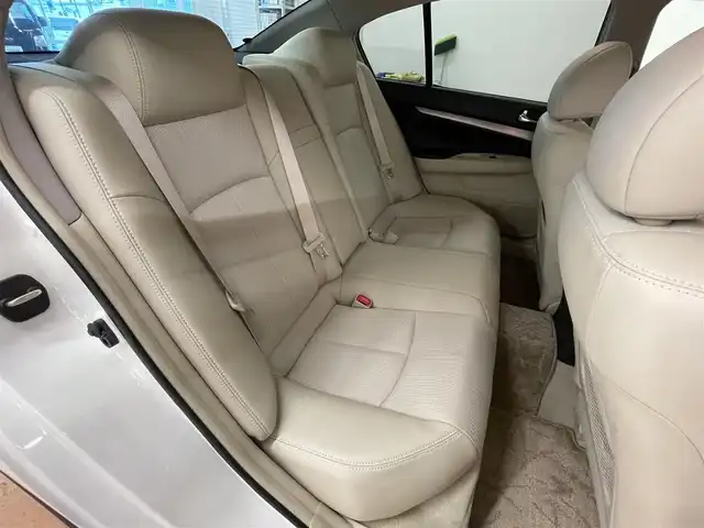 日産 スカイライン 250GT 群馬県 2012(平24)年 4.8万km クリスタルホワイトパール 純正ナビ/・CD/DVD/・BT/AUX/フルセグTV/・AM.FM/バック/サイドカメラ/前席パワーシート/ハーフレザーシート/革巻きステアリング/ステアリングスイッチ/HIDヘッドライト/フォグランプ/オートライト/スマートキー/プッシュスタート/純正17インチAW/VDC/ドアバイザー/フロアマット/電動格納ミラー