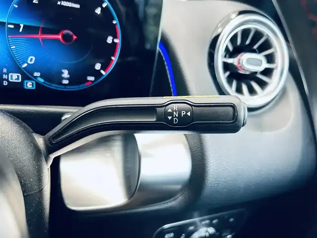メルセデス・ベンツ ＧＬＢ２００ｄ AMGライン 大阪府 2020(令2)年 5.2万km マウンテングレー レーダーセーフティ/ハーフレザー/メモリ付きパワーシート/シートヒーター/純正ナビ/TV/360度カメラ/ACC/ブラインドスポット/純正19インチAW/LEDヘッドライト/アンビエントライト/ワイヤレス充電