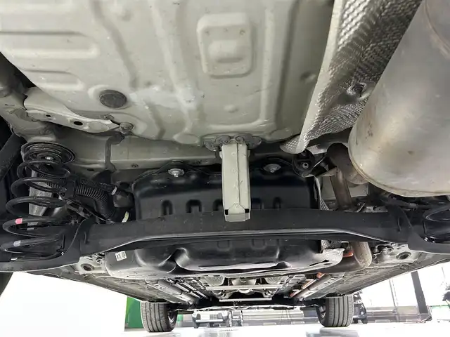 トヨタ カローラ クロス ハイブリッド Z 佐賀県 2021(令3)年 4.9万km アティチュードブラックマイカ 純正9インチディスプレイオーディオ/AM/FM/Bluetooth/Mirrorcast/衝突被害軽減システム/バックカメラ/レーダークルーズコントロール/レーンキープアシスト/クリアランスソナー/ロードサインアシスト/オートライト/オートマチックハイビーム/オートブレーキホールド/電子パーキング/前後ドライブレコーダー/ビルトインETC/パワーバックドア/フロアマット/ハーフレザーシート/運転席・助手席シートヒーター/運転席パワーシート/純正18インチアルミホイール/LEDヘッドライト/フォグライト/スマートキー/スペアキー×1