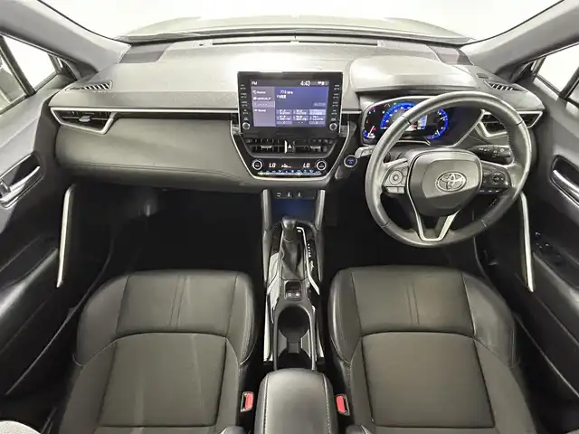 トヨタ カローラ クロス ハイブリッド Z 佐賀県 2021(令3)年 4.9万km アティチュードブラックマイカ 純正9インチディスプレイオーディオ/AM/FM/Bluetooth/Mirrorcast/衝突被害軽減システム/バックカメラ/レーダークルーズコントロール/レーンキープアシスト/クリアランスソナー/ロードサインアシスト/オートライト/オートマチックハイビーム/オートブレーキホールド/電子パーキング/前後ドライブレコーダー/ビルトインETC/パワーバックドア/フロアマット/ハーフレザーシート/運転席・助手席シートヒーター/運転席パワーシート/純正18インチアルミホイール/LEDヘッドライト/フォグライト/スマートキー/スペアキー×1