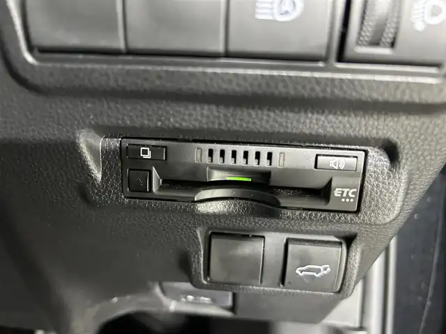 トヨタ カローラ クロス ハイブリッド Z 佐賀県 2021(令3)年 4.9万km アティチュードブラックマイカ 純正9インチディスプレイオーディオ/AM/FM/Bluetooth/Mirrorcast/衝突被害軽減システム/バックカメラ/レーダークルーズコントロール/レーンキープアシスト/クリアランスソナー/ロードサインアシスト/オートライト/オートマチックハイビーム/オートブレーキホールド/電子パーキング/前後ドライブレコーダー/ビルトインETC/パワーバックドア/フロアマット/ハーフレザーシート/運転席・助手席シートヒーター/運転席パワーシート/純正18インチアルミホイール/LEDヘッドライト/フォグライト/スマートキー/スペアキー×1