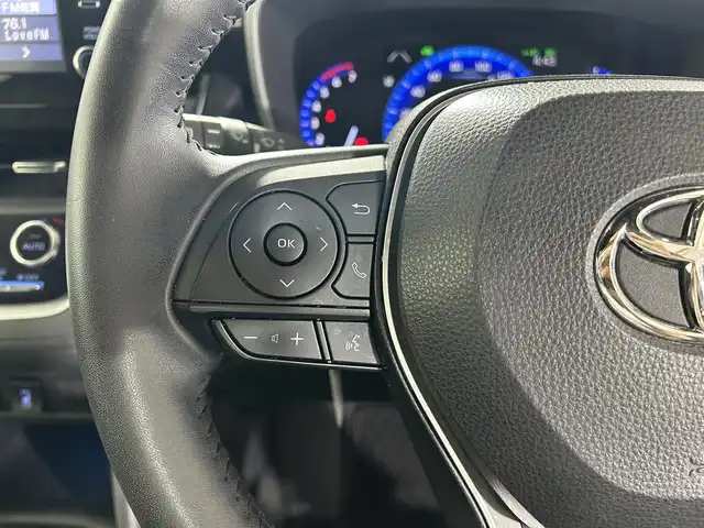 トヨタ カローラ クロス ハイブリッド Z 佐賀県 2021(令3)年 4.9万km アティチュードブラックマイカ 純正9インチディスプレイオーディオ/AM/FM/Bluetooth/Mirrorcast/衝突被害軽減システム/バックカメラ/レーダークルーズコントロール/レーンキープアシスト/クリアランスソナー/ロードサインアシスト/オートライト/オートマチックハイビーム/オートブレーキホールド/電子パーキング/前後ドライブレコーダー/ビルトインETC/パワーバックドア/フロアマット/ハーフレザーシート/運転席・助手席シートヒーター/運転席パワーシート/純正18インチアルミホイール/LEDヘッドライト/フォグライト/スマートキー/スペアキー×1