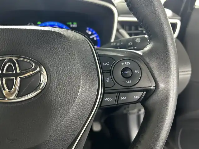トヨタ カローラ クロス ハイブリッド Z 佐賀県 2021(令3)年 4.9万km アティチュードブラックマイカ 純正9インチディスプレイオーディオ/AM/FM/Bluetooth/Mirrorcast/衝突被害軽減システム/バックカメラ/レーダークルーズコントロール/レーンキープアシスト/クリアランスソナー/ロードサインアシスト/オートライト/オートマチックハイビーム/オートブレーキホールド/電子パーキング/前後ドライブレコーダー/ビルトインETC/パワーバックドア/フロアマット/ハーフレザーシート/運転席・助手席シートヒーター/運転席パワーシート/純正18インチアルミホイール/LEDヘッドライト/フォグライト/スマートキー/スペアキー×1