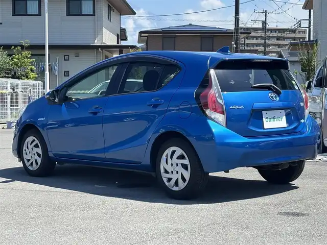 トヨタ アクア G 静岡県 2015(平27)年 2.7万km コバルトブルーメタリック エンジンスタートボタン/パワーステアリング/パワーウィンドウ/取扱説明書/アイドリングストップ/オートエアコン/スペアキー/クルーズコントロール/SDナビ（CD/DVD/BT/フルセグ）/ETC/純正フロアマット/ABS/横滑り防止装置/オートライト/LEDヘッドライト/Wエアバック