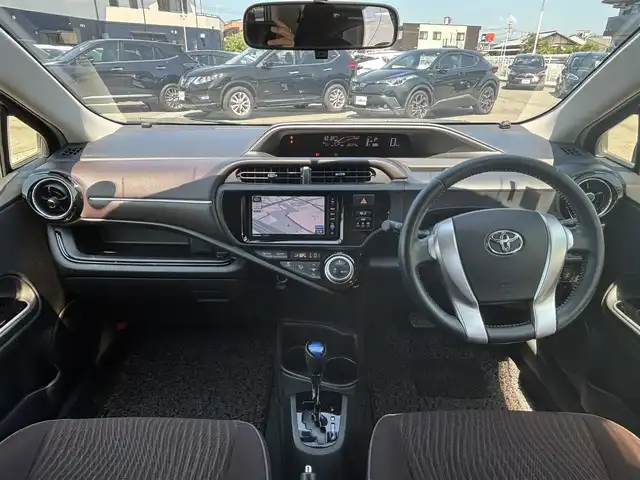 トヨタ アクア G 静岡県 2015(平27)年 2.7万km コバルトブルーメタリック エンジンスタートボタン/パワーステアリング/パワーウィンドウ/取扱説明書/アイドリングストップ/オートエアコン/スペアキー/クルーズコントロール/SDナビ（CD/DVD/BT/フルセグ）/ETC/純正フロアマット/ABS/横滑り防止装置/オートライト/LEDヘッドライト/Wエアバック