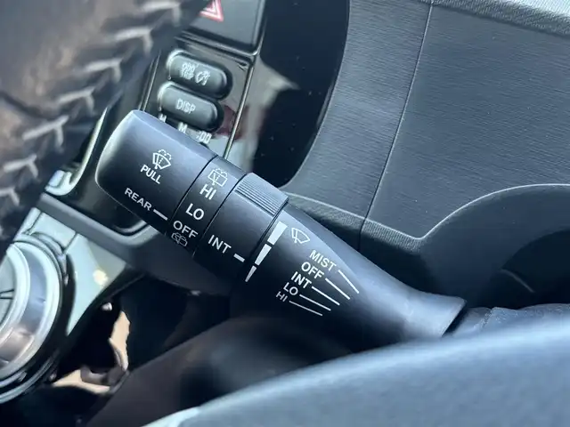 トヨタ アクア G 静岡県 2015(平27)年 2.7万km コバルトブルーメタリック エンジンスタートボタン/パワーステアリング/パワーウィンドウ/取扱説明書/アイドリングストップ/オートエアコン/スペアキー/クルーズコントロール/SDナビ（CD/DVD/BT/フルセグ）/ETC/純正フロアマット/ABS/横滑り防止装置/オートライト/LEDヘッドライト/Wエアバック