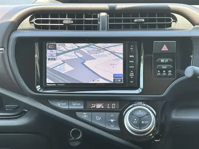 トヨタ アクア G 静岡県 2015(平27)年 2.7万km コバルトブルーメタリック エンジンスタートボタン/パワーステアリング/パワーウィンドウ/取扱説明書/アイドリングストップ/オートエアコン/スペアキー/クルーズコントロール/SDナビ（CD/DVD/BT/フルセグ）/ETC/純正フロアマット/ABS/横滑り防止装置/オートライト/LEDヘッドライト/Wエアバック