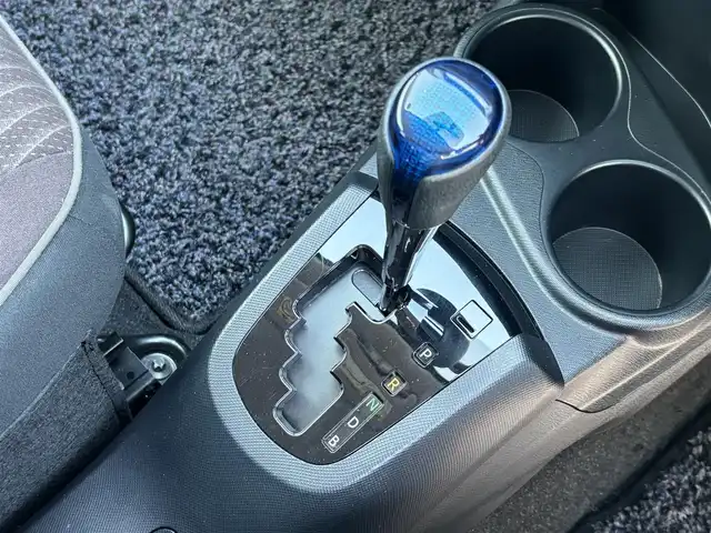 トヨタ アクア G 静岡県 2015(平27)年 2.7万km コバルトブルーメタリック エンジンスタートボタン/パワーステアリング/パワーウィンドウ/取扱説明書/アイドリングストップ/オートエアコン/スペアキー/クルーズコントロール/SDナビ（CD/DVD/BT/フルセグ）/ETC/純正フロアマット/ABS/横滑り防止装置/オートライト/LEDヘッドライト/Wエアバック