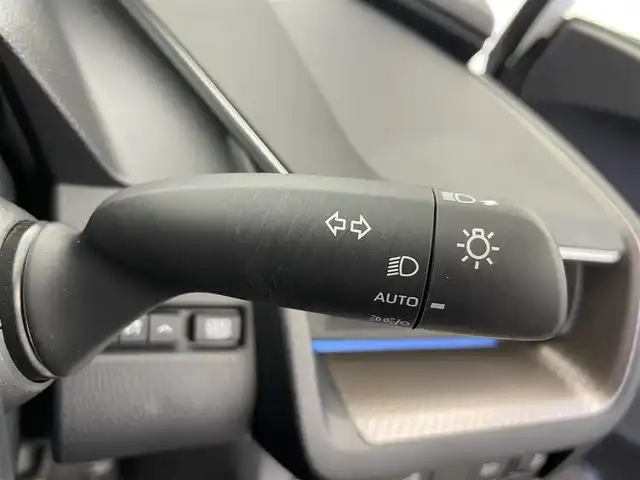 トヨタ プリウス Z 富山県 2023(令5)年 1.7万km プラチナホワイトパールマイカ 純正12.3インチナビ（AM/FM/USB/BT/HDMI/Miracast）/フルセグTV/床下透過表示付きパノラミックビューモニター/F/R　GRスポイラー/電動リアゲート/プリクラッシュセーフティ/レーダークルーズコントロール/レーンディパーチャーアラート/アダプティブハイビームシステム/LEDヘッドライト/ブラインドスポットモニター/レザーシート/前席温熱＋ベンチレーションシート/ステアリングヒーター/ビルトインETC2.0/デジタルインナーミラー/AC100V充電/スマートキー×２/プッシュスタート/ドアバイザー