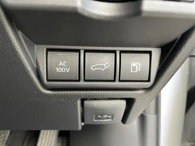 トヨタ プリウス Z 富山県 2023(令5)年 1.7万km プラチナホワイトパールマイカ 純正12.3インチナビ（AM/FM/USB/BT/HDMI/Miracast）/フルセグTV/床下透過表示付きパノラミックビューモニター/F/R　GRスポイラー/電動リアゲート/プリクラッシュセーフティ/レーダークルーズコントロール/レーンディパーチャーアラート/アダプティブハイビームシステム/LEDヘッドライト/ブラインドスポットモニター/レザーシート/前席温熱＋ベンチレーションシート/ステアリングヒーター/ビルトインETC2.0/デジタルインナーミラー/AC100V充電/スマートキー×２/プッシュスタート/ドアバイザー