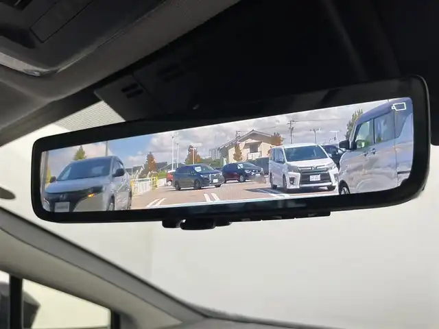 トヨタ プリウス Z 富山県 2023(令5)年 1.7万km プラチナホワイトパールマイカ 純正12.3インチナビ（AM/FM/USB/BT/HDMI/Miracast）/フルセグTV/床下透過表示付きパノラミックビューモニター/F/R　GRスポイラー/電動リアゲート/プリクラッシュセーフティ/レーダークルーズコントロール/レーンディパーチャーアラート/アダプティブハイビームシステム/LEDヘッドライト/ブラインドスポットモニター/レザーシート/前席温熱＋ベンチレーションシート/ステアリングヒーター/ビルトインETC2.0/デジタルインナーミラー/AC100V充電/スマートキー×２/プッシュスタート/ドアバイザー