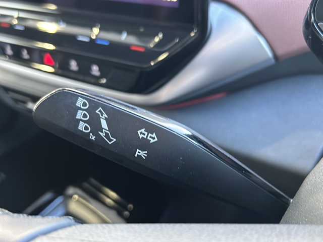 フォルクスワーゲン ＶＷ ＩＤ．４ プロ ローンチエディション 鳥取県 2022(令4)年 4.6万km ガンＭ ディーラー車/ムーンストーングレー（LA7C)/スマートキーx２個/パノラマガラスルーフ/マトリックスLEDライト/ハーフレザーシート/リラクゼーションシート/12チャンネルサウンド/アンビエントライト/置くだけ充電/ドライブレコーダー/アダクティブクルーズ/プリクラッシュセーフティ/インテリジェンスソナー/ブラインドスポット/レーンデパーチャー/全方位カメラ/メーカーナビゲーション/Bluetoothオーディオ/３ゾーンエアコン/全席シートヒーター/ハンドルヒーター/前席メモリ付パワーシート/パワーテールゲート/ETCユニット/充電ケーブル積載/保証書・取説