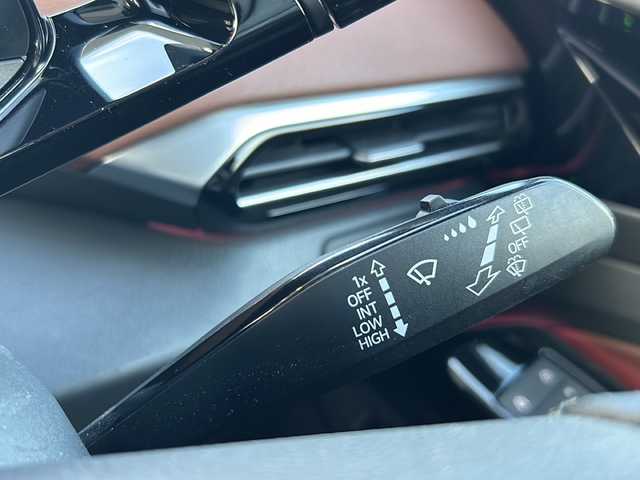 フォルクスワーゲン ＶＷ ＩＤ．４ プロ ローンチエディション 鳥取県 2022(令4)年 4.6万km ガンＭ ディーラー車/ムーンストーングレー（LA7C)/スマートキーx２個/パノラマガラスルーフ/マトリックスLEDライト/ハーフレザーシート/リラクゼーションシート/12チャンネルサウンド/アンビエントライト/置くだけ充電/ドライブレコーダー/アダクティブクルーズ/プリクラッシュセーフティ/インテリジェンスソナー/ブラインドスポット/レーンデパーチャー/全方位カメラ/メーカーナビゲーション/Bluetoothオーディオ/３ゾーンエアコン/全席シートヒーター/ハンドルヒーター/前席メモリ付パワーシート/パワーテールゲート/ETCユニット/充電ケーブル積載/保証書・取説