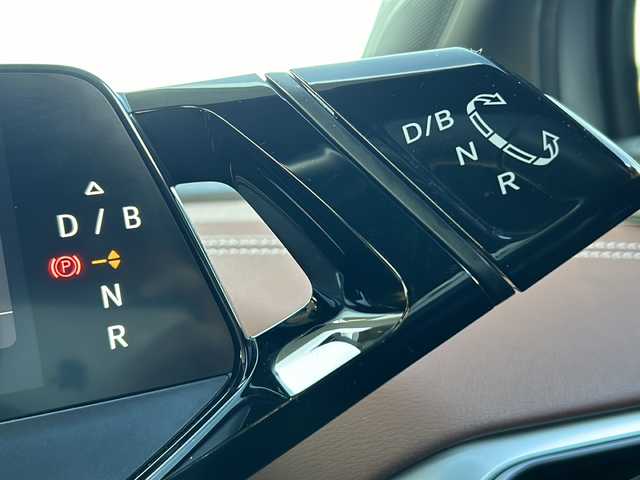 フォルクスワーゲン ＶＷ ＩＤ．４ プロ ローンチエディション 鳥取県 2022(令4)年 4.6万km ガンＭ ディーラー車/ムーンストーングレー（LA7C)/スマートキーx２個/パノラマガラスルーフ/マトリックスLEDライト/ハーフレザーシート/リラクゼーションシート/12チャンネルサウンド/アンビエントライト/置くだけ充電/ドライブレコーダー/アダクティブクルーズ/プリクラッシュセーフティ/インテリジェンスソナー/ブラインドスポット/レーンデパーチャー/全方位カメラ/メーカーナビゲーション/Bluetoothオーディオ/３ゾーンエアコン/全席シートヒーター/ハンドルヒーター/前席メモリ付パワーシート/パワーテールゲート/ETCユニット/充電ケーブル積載/保証書・取説