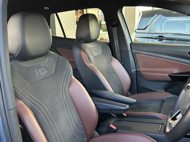 フォルクスワーゲン ＶＷ ＩＤ．４ プロ ローンチエディション 鳥取県 2022(令4)年 4.6万km ガンＭ ディーラー車/ムーンストーングレー（LA7C)/スマートキーx２個/パノラマガラスルーフ/マトリックスLEDライト/ハーフレザーシート/リラクゼーションシート/12チャンネルサウンド/アンビエントライト/置くだけ充電/ドライブレコーダー/アダクティブクルーズ/プリクラッシュセーフティ/インテリジェンスソナー/ブラインドスポット/レーンデパーチャー/全方位カメラ/メーカーナビゲーション/Bluetoothオーディオ/３ゾーンエアコン/全席シートヒーター/ハンドルヒーター/前席メモリ付パワーシート/パワーテールゲート/ETCユニット/充電ケーブル積載/保証書・取説