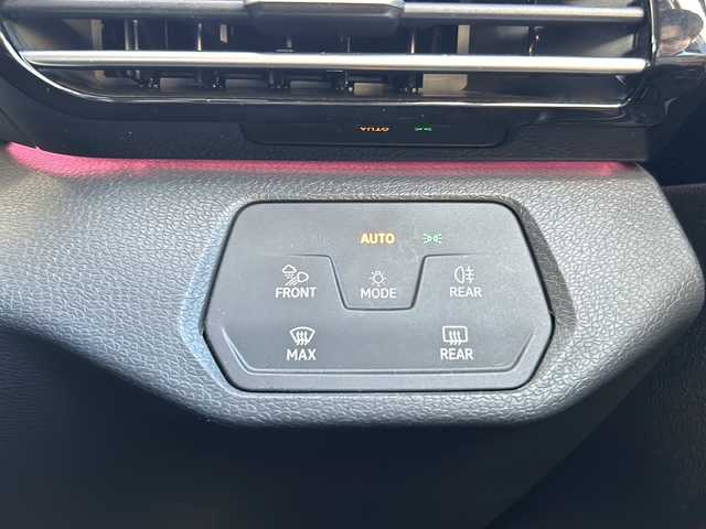 フォルクスワーゲン ＶＷ ＩＤ．４ プロ ローンチエディション 鳥取県 2022(令4)年 4.6万km ガンＭ ディーラー車/ムーンストーングレー（LA7C)/スマートキーx２個/パノラマガラスルーフ/マトリックスLEDライト/ハーフレザーシート/リラクゼーションシート/12チャンネルサウンド/アンビエントライト/置くだけ充電/ドライブレコーダー/アダクティブクルーズ/プリクラッシュセーフティ/インテリジェンスソナー/ブラインドスポット/レーンデパーチャー/全方位カメラ/メーカーナビゲーション/Bluetoothオーディオ/３ゾーンエアコン/全席シートヒーター/ハンドルヒーター/前席メモリ付パワーシート/パワーテールゲート/ETCユニット/充電ケーブル積載/保証書・取説