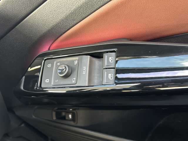 フォルクスワーゲン ＶＷ ＩＤ．４ プロ ローンチエディション 鳥取県 2022(令4)年 4.6万km ガンＭ ディーラー車/ムーンストーングレー（LA7C)/スマートキーx２個/パノラマガラスルーフ/マトリックスLEDライト/ハーフレザーシート/リラクゼーションシート/12チャンネルサウンド/アンビエントライト/置くだけ充電/ドライブレコーダー/アダクティブクルーズ/プリクラッシュセーフティ/インテリジェンスソナー/ブラインドスポット/レーンデパーチャー/全方位カメラ/メーカーナビゲーション/Bluetoothオーディオ/３ゾーンエアコン/全席シートヒーター/ハンドルヒーター/前席メモリ付パワーシート/パワーテールゲート/ETCユニット/充電ケーブル積載/保証書・取説