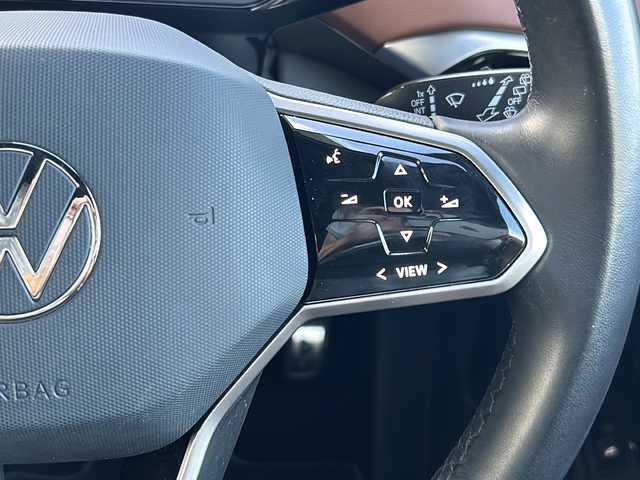 フォルクスワーゲン ＶＷ ＩＤ．４ プロ ローンチエディション 鳥取県 2022(令4)年 4.6万km ガンＭ ディーラー車/ムーンストーングレー（LA7C)/スマートキーx２個/パノラマガラスルーフ/マトリックスLEDライト/ハーフレザーシート/リラクゼーションシート/12チャンネルサウンド/アンビエントライト/置くだけ充電/ドライブレコーダー/アダクティブクルーズ/プリクラッシュセーフティ/インテリジェンスソナー/ブラインドスポット/レーンデパーチャー/全方位カメラ/メーカーナビゲーション/Bluetoothオーディオ/３ゾーンエアコン/全席シートヒーター/ハンドルヒーター/前席メモリ付パワーシート/パワーテールゲート/ETCユニット/充電ケーブル積載/保証書・取説