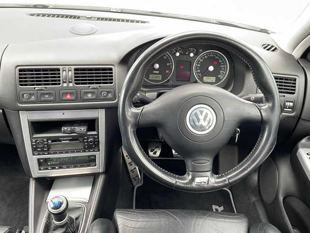 フォルクスワーゲン ゴルフ R32 山口県 2003(平15)年 10.7万km シルバー ワンオーナー車/6速マニュアル車/禁煙車（前オーナー様のご申告に基づく）/黒レザーシート/前席シートヒーター/社外マフラー（REMUS製）/ダウンサス/社外18インチAW/キセノンライト/リモコンキー/ETC/パワーウィンドゥ/純正フロアマット/純正MDオーディオ（ラジオあり）/革巻きステアリング/リアトノカバー/保証書・取説/スペアキー1個