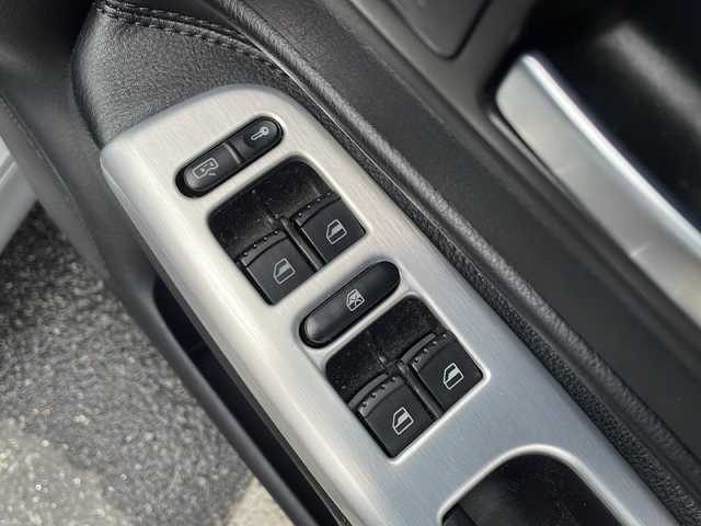 フォルクスワーゲン ゴルフ R32 山口県 2003(平15)年 10.7万km シルバー ワンオーナー車/6速マニュアル車/禁煙車（前オーナー様のご申告に基づく）/黒レザーシート/前席シートヒーター/社外マフラー（REMUS製）/ダウンサス/社外18インチAW/キセノンライト/リモコンキー/ETC/パワーウィンドゥ/純正フロアマット/純正MDオーディオ（ラジオあり）/革巻きステアリング/リアトノカバー/保証書・取説/スペアキー1個