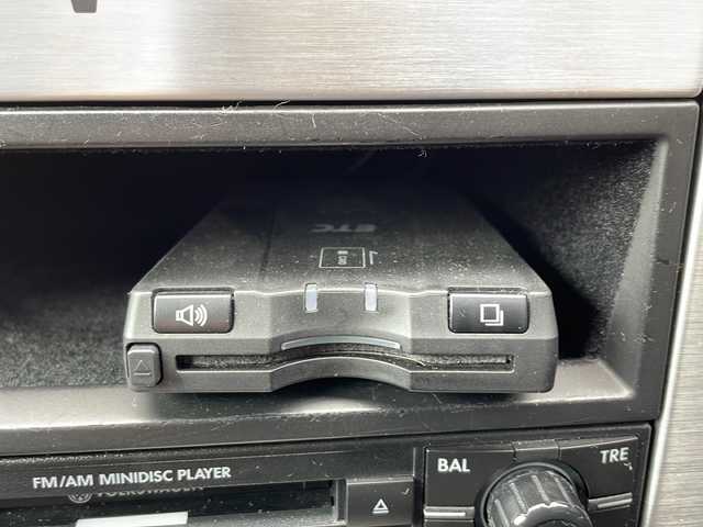 フォルクスワーゲン ゴルフ R32 山口県 2003(平15)年 10.7万km シルバー ワンオーナー車/6速マニュアル車/禁煙車（前オーナー様のご申告に基づく）/黒レザーシート/前席シートヒーター/社外マフラー（REMUS製）/ダウンサス/社外18インチAW/キセノンライト/リモコンキー/ETC/パワーウィンドゥ/純正フロアマット/純正MDオーディオ（ラジオあり）/革巻きステアリング/リアトノカバー/保証書・取説/スペアキー1個