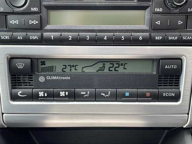 フォルクスワーゲン ゴルフ R32 山口県 2003(平15)年 10.7万km シルバー ワンオーナー車/6速マニュアル車/禁煙車（前オーナー様のご申告に基づく）/黒レザーシート/前席シートヒーター/社外マフラー（REMUS製）/ダウンサス/社外18インチAW/キセノンライト/リモコンキー/ETC/パワーウィンドゥ/純正フロアマット/純正MDオーディオ（ラジオあり）/革巻きステアリング/リアトノカバー/保証書・取説/スペアキー1個